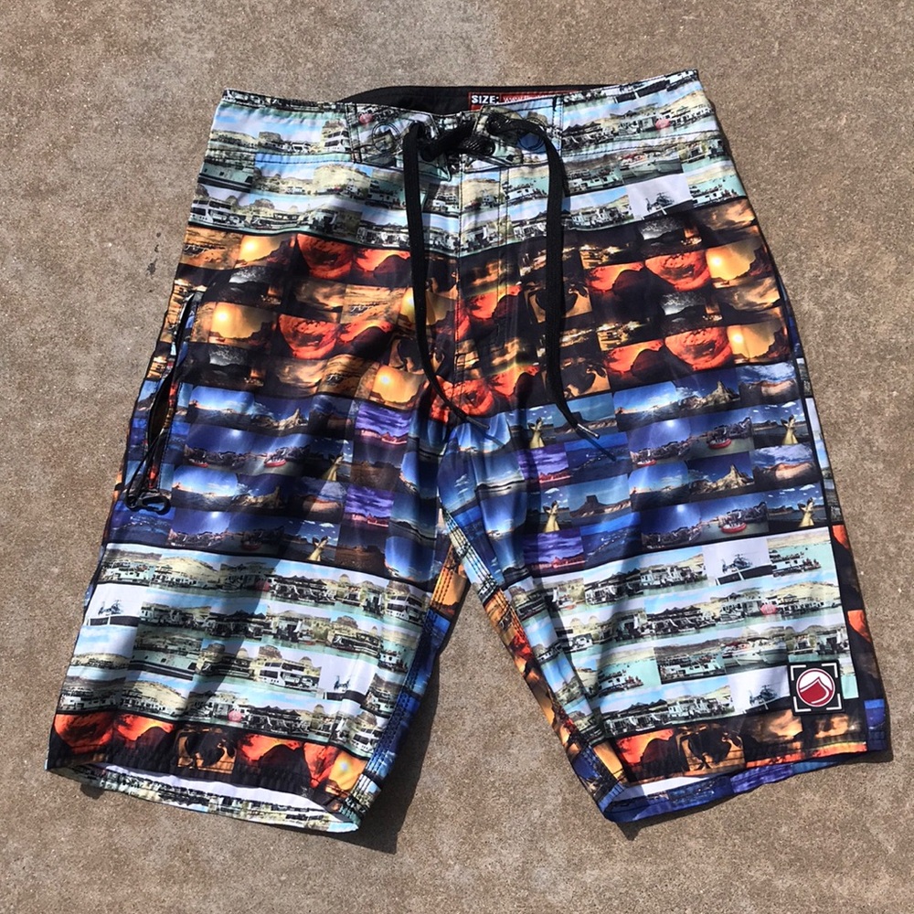 Liquid Force Boardshorts size 28